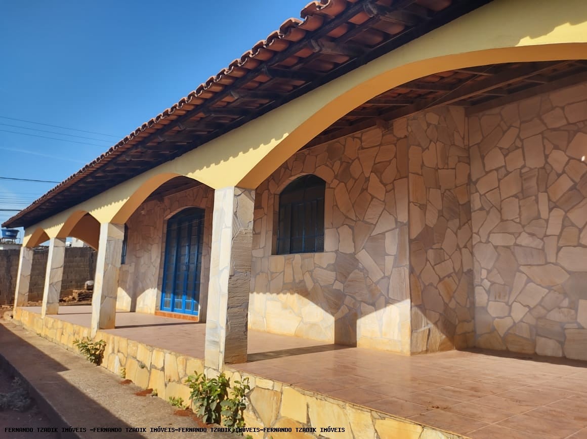 Casa Colonial -Bairro Felipe Cláudio de Sales - 1
