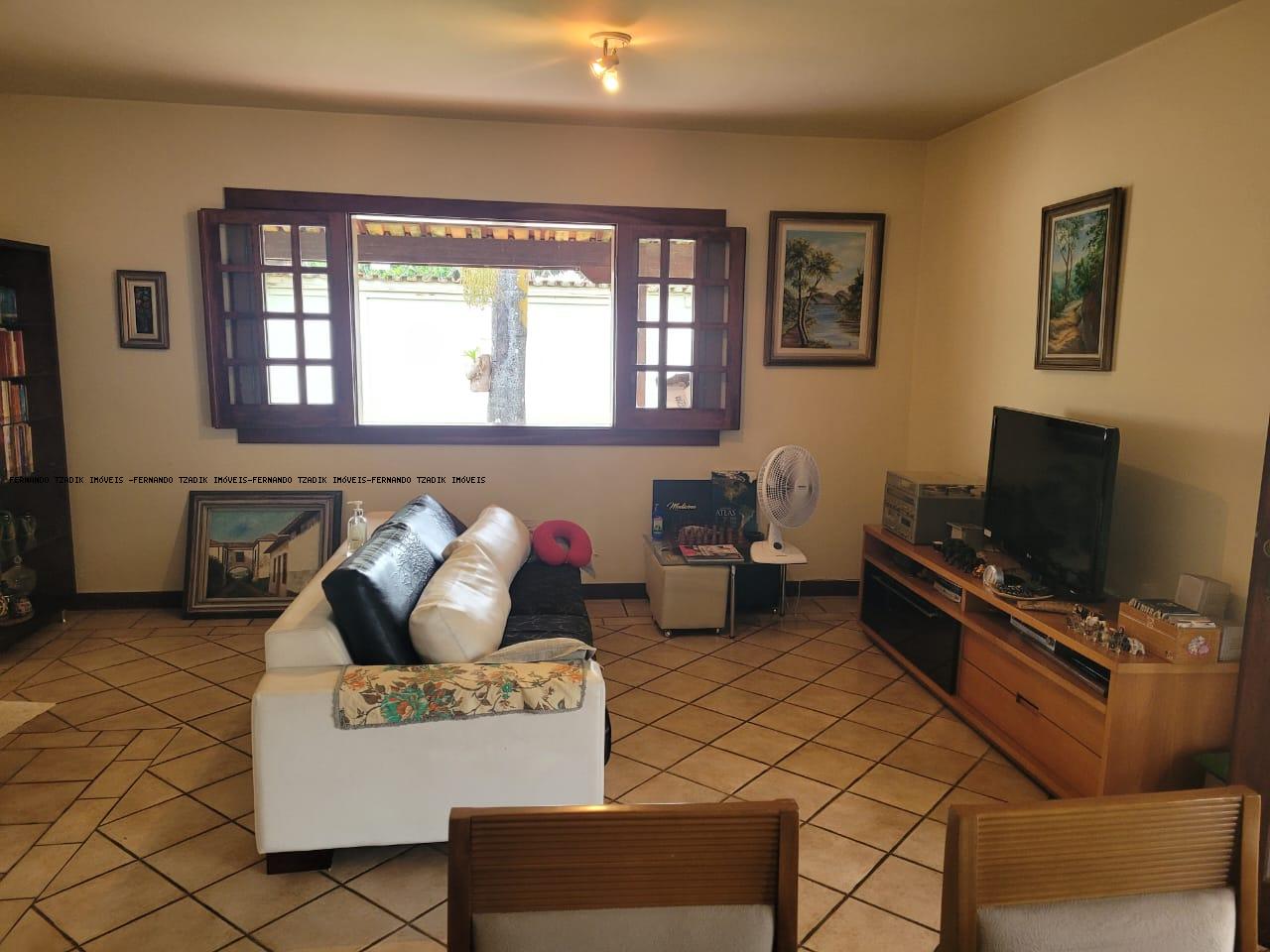 Ótima Casa Colonial 210m² Construída - 1