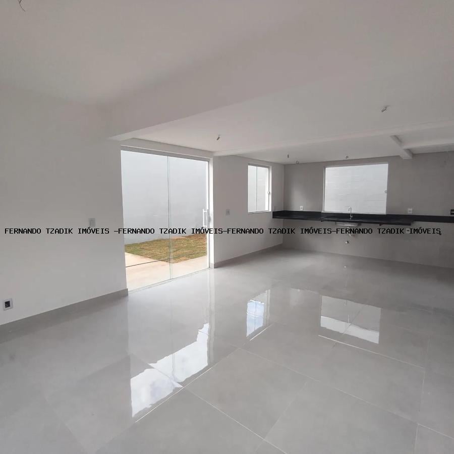 Casa de Dois Pavimentos de Alto Padrão no Bairro Sônia Romanelli - 1